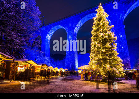 Snowy Christmas market under a railway viaduct, illuminated, Ravennaschlucht, Höllental near Freiburg im Breisgau, Black Forest Stock Photo