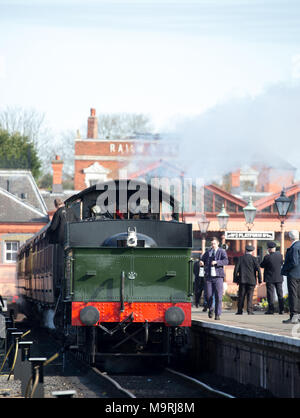 Severn Valley Railway Kidderminster station. Crew prepares steam locomotive No.7802 Bradley Manor for her first journey of the day this Sunday morning Stock Photo