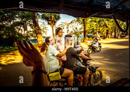 Asien, Kambodscha, Angkor Wat, Tuk Tuk Stock Photo