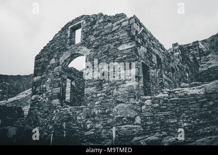 Long abandoned mine buildings on the Miners path, Leading towards the summit of Snowdon, Snowdonia, North Wales, UK Stock Photo