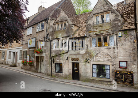 BRADFORD-ON-AVON, UK - JUN 12, 2013: Old  house of The Bridge victorianTea Rooms and Restaurant Stock Photo