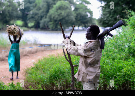 ETHIOPIA, Gambela, village Tata of Anuak tribe, with AK-47 armed village civil guard , the region is insecure due to raids from South Sudanese tribes Stock Photo