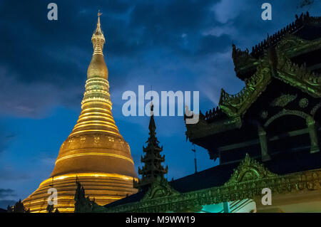 Yangon, Myanmar - oct 2012 : the majestic and gigantic main stupa of the Shwedagon Pagoda in Yangon Stock Photo