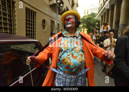 Sao Paulo, Brazil. 28th Mar, 2018. Artists participate in a parade as part of the celebration of National Circus Day, in the center of Sao Paulo, Brazil. According to local press reports, the Center for Memory of the Circus (CMC) in Sao Paulo celebrated National Circus Day, paying tribute to Piolim, one of the pillars of circus arts in Brazil. Credit: Cris Faga/ZUMA Wire/Alamy Live News