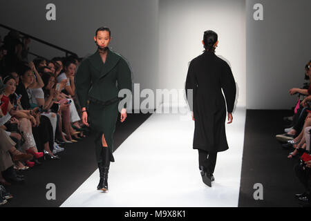 Shanghai, China. 28th Mar, 2018. Models present creations during the 2018 Autumn/Winter Shanghai Fashion Week in Shanghai, east China, March 28, 2018. The fashion week opened here on Wednesday, and will last until April 3. Credit: Du Xiaoyi/Xinhua/Alamy Live News Stock Photo