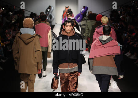 Shanghai, China. 28th Mar, 2018. Models present creations during the 2018 Autumn/Winter Shanghai Fashion Week in Shanghai, east China, March 28, 2018. The fashion week opened here on Wednesday, and will last until April 3. Credit: Du Xiaoyi/Xinhua/Alamy Live News Stock Photo