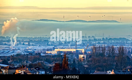 Glasgow, Scotland, UK 29th March 2018. UK Weather: Freezing morning with fog and mist causes a spectacular dawn and fog picturesque start over the city.Whitelee wind farm and Eaglesham moor become an island in the sea of fog above the  south of the city Gerard Ferry/Alamy news Credit: gerard ferry/Alamy Live News Stock Photo