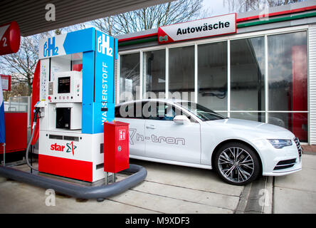27 March 2018, Germany, Wolfsburg: A hydrogen-powered car parked at the first hydrogen charging station in Lower Saxony. The Lower Saxon Transport Minister Althusmann (CDU) inaugurated the gas pump in the afternoon. The gas station is one of 50 stations to be built across Germany with support from the Federal Ministry of Transportation and Digital Infrastructur Photo: Hauke-Christian Dittrich/dpa Stock Photo