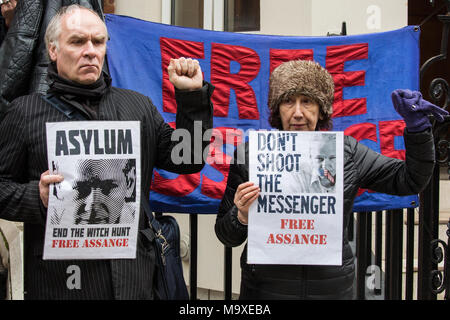 London, UK. 29th March, 2018. Protesters outside the Ecuadorian embassy following yesterday's announcement that Ecuador had cut the means by which Julian Assange may communicate with the outside world from the embassy following concerns that some of his recent communications 'put at risk the good relations [Ecuador] maintains with the United Kingdom, with the other states of the European Union, and with other nations”. Credit: Mark Kerrison/Alamy Live News