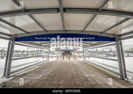 Covered walkway to London Southend Airport railway station from the airport terminal. Snow on the ground Stock Photo
