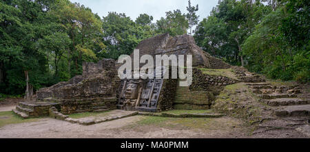 The Mayan ruins of Lamanai. Die Maya-Ruinen von Lamanai. Stock Photo