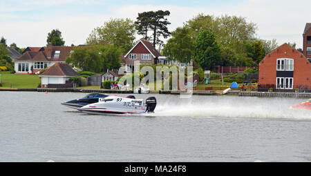 oulton broad powerboat racing fixtures