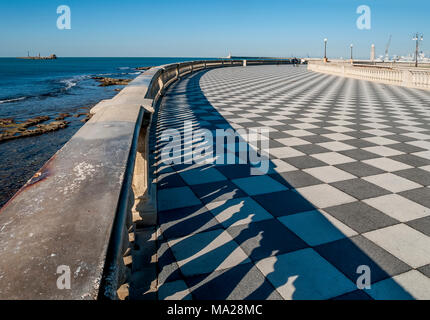 Terraço Mascagni Em Livorno, Ponto De Vista Ao Longo Do Mar Com O