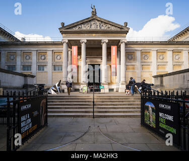 Oxford. England. The Ashmolean Museum, main entrance exterior. Greek revival façade and portico by Charles Robert Cockerell built in 1845. Stock Photo