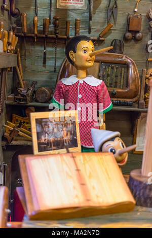 Bartolucci traditional toy shop with wooden Pinocchio dolls on Via dei Pastini, Rome, Lazio, Italy. Stock Photo