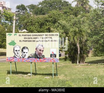 The slogans of the late revolutionary leader Fidel Castro (1926 - 2016) are supposed to motivate Cubans today - as here in a park in Havana. (16 November 2017) | usage worldwide Stock Photo