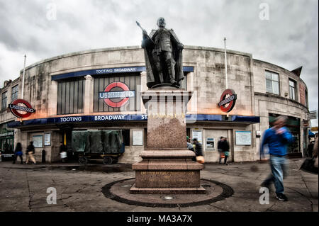 London Underground Tube Station: Tooting Broadway Stock Photo