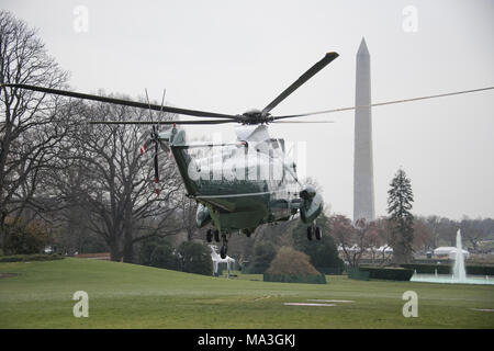 Washington, United States Of America. 29th Mar, 2018. Marine One, with United States President Donald J. Trump aboard, departs the White House in Washington, DC for a day trip to Cleveland, Ohio and then on to Mar-a-Lago for the Easter weekend on Thursday, March 29, 2018. Credit: Ron Sachs/CNP Photo via Credit: Newscom/Alamy Live News
