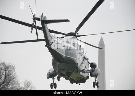 Washington, District of Columbia, USA. 29th Mar, 2018. Marine One, with United States President Donald J. Trump aboard, departs the White House in Washington, DC for a day trip to Cleveland, Ohio and then on to Mar-a-Lago for the Easter weekend on Thursday, March 29, 2018.Credit: Ron Sachs/CNP Credit: Ron Sachs/CNP/ZUMA Wire/Alamy Live News