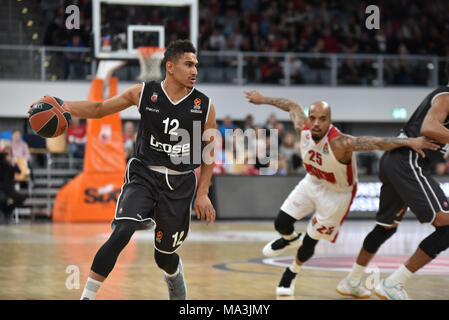 Germany , Bamberg, Brose Arena - 29 March 2018 - Basketball, Euro League - Brose Bamberg vs. Pallacanestro Olimpia Milano  Image: (L-R) Maodo L™ (Brose Bamberg, #12), Jordan Theodore (Olimpia Milano, #25)   Credit: Ryan Evans/Alamy Live News Stock Photo