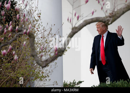 Washington, USA. 29th Mar, 2018. U.S. President Donald Trump waves to the press before departing from the White House in Washington, DC, the United States, on March 29, 2018. Credit: Ting Shen/Xinhua/Alamy Live News