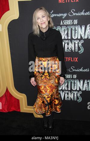 A SERIES OF UNFORTUNATE EVENTS, l-r: Catherine O'Hara, Neil Patrick ...