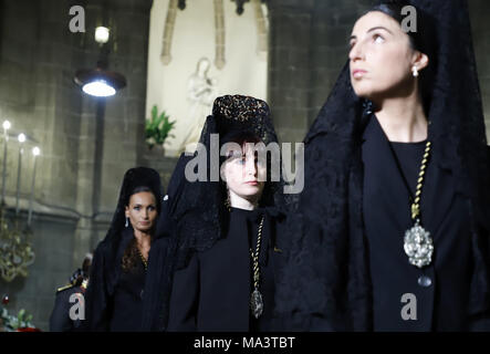 Palma, Balearic Islands, Spain. 29th Mar, 2018. Manolas in the procession of the Christ of the Blood. The celebration takes place in a festive but sober atmosphere and sadness for what will happen after the Last Supper, the martyrdom and the crushing of Jesus. It is the most important procession of all the ones celebrated in Mallorca. And the longest, begins in the afternoon and ends at dawn in the Cathedral of Palma. Credit: Clara Margais/ZUMA Wire/Alamy Live News Stock Photo