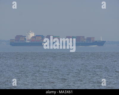 Sheerness, Kent, UK. 30th March, 2018. UK Weather: a grey and misty morning in Sheerness. Credit: James Bell/Alamy Live News Stock Photo