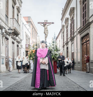 Las Palmas, Gran Canaria, Canary Islands, Spain. 30th March, 2018. Viernes Santo (Holy Friday) procession in the streets around Las Palmas cathedral on Gran Canaria. Credit: ALAN DAWSON/Alamy Live News Stock Photo