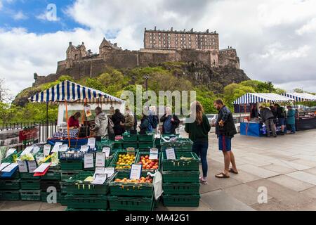 A farmers' market in front of Edinburgh Castle in Edinburgh, Scotland Stock Photo