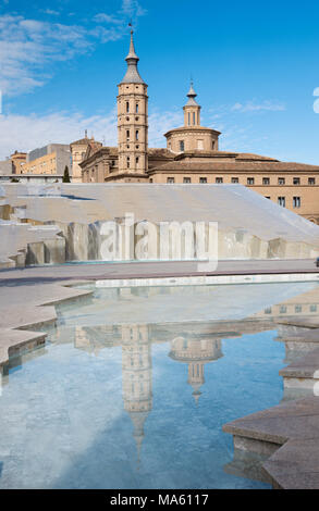 Zaragoza - The tower of church Iglesia de San Juan de los Panetes and modern fountain on the Plaza del Pilar. Stock Photo