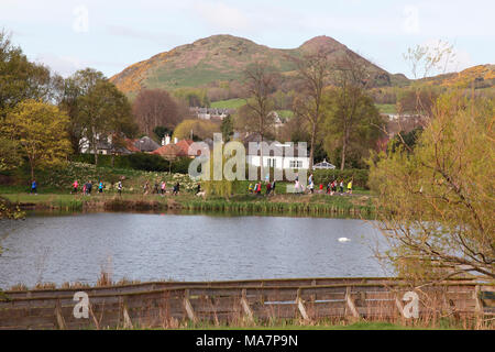 Participants in the Portobello 5K parkrun running around Figgate Pond with Arthur’s Seat in the background Stock Photo