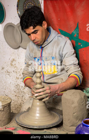 Morocco, Fes, Quartier des Potiers, Pottery, potter throwing pot on rotating potter’s wheel Stock Photo