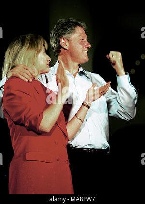 Waco. Texas., USA, August 28, 1992 Clintons on the 1992 campaign.  William Jefferson Clinton and Hillary Rodham Clinton on stage at the Suspension bridge over the Brazos River in Waco Texas. Credit: Mark Reinstein/MediaPunch Stock Photo