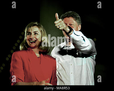 Waco. Texas., USA, August 28, 1992 Clintons on the 1992 campaign.  William Jefferson Clinton and Hillary Rodham Clinton on stage at the Suspension bridge over the Brazos River in Waco Texas. Credit: Mark Reinstein/MediaPunch Stock Photo