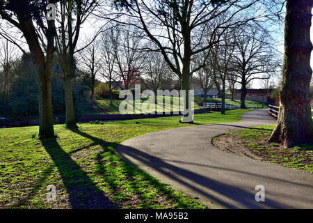 Winding walkway through trees in Vines Park along River Salwarpe, Droitwich Spa, UK Stock Photo