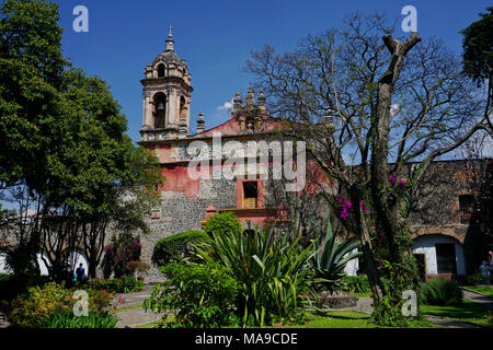 Parroquia San Jacinto in the San Angel neighborhood of Mexico City. San  Ángel is a colonia or neighborhood of Mexico City Stock Photo - Alamy