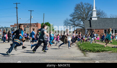 Alabama, USA, 31 Mar 2018. The kids take off running during the Easter Egg Hunt in Vernon, Alabama on Saturday, March 31st 2018. Over a hundred kids showed up to search for the thousand eggs that had been hidding. Credit: Tim Thompson/Alamy Live News Stock Photo