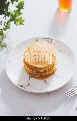 https://l450v.alamy.com/450v/madkb0/cooking-for-breakfast-delicious-homemade-pancakes-on-a-plate-madkb0.jpg