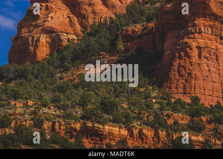 Detailed view of Capitol Butte (aka Thunder Mountain) red rock formation from Dry Creek Vista on a sunny day with blue sky and clouds, Sedona, Arizona Stock Photo