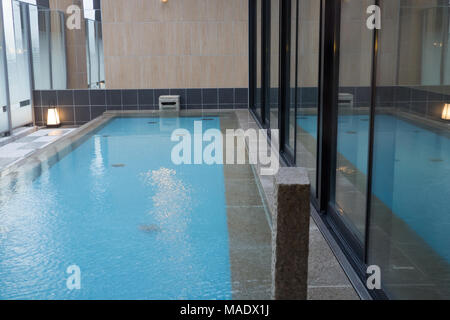 Outdoor onsen at the Candeo Hotel in Osaka Stock Photo