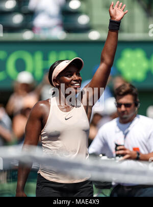 Key Biscayne, Florida, USA. 31st Mar, 2018. Sloane Stephens of the United States celebrates waving to the crowd as she wins the women's championship final against Jelena Ostapenko of Latvia at the 2018 Miami Open presented by Itau professional tennis tournament, played at the Crandon Park Tennis Center in Key Biscayne, Florida, USA. Stephens won 7-6(5), 6-1. Mario Houben/CSM/Alamy Live News Stock Photo