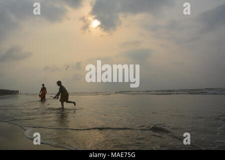 Mandarmani , West Bengal, India. 30th March 2018. Mother and daughter enjoy at Bay of Bengal at sunrise.Mandarmani is a priceless tourist attraction by Bay of Bengal. Credit: Rupa Ghosh/Alamy Live News. Stock Photo