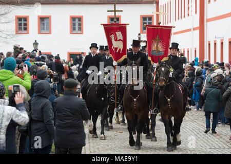 01 April 2018, Germany, Panschwitz-Kuckau: Traditionally attired Sorbian Easter riders spreading the Easter news in the old fasion in the Sankt Marienstern monastery. Festively attired riders and their decorated horses take part evey year on Easter Sunday in the traditional Easter procession spreading the news of Jesus Christ's resurrection with singing and prayers. Photo: Sebastian Kahnert/dpa-Zentralbild/dpa Credit: dpa picture alliance/Alamy Live News Stock Photo