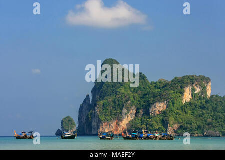 Ao Loh Dalum bay with anchored longtail boats on Phi Phi Don Island, Krabi Province, Thailand. Koh Phi Phi Don is part of a marine national park. Stock Photo