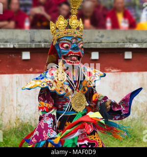 Mask dance performance at a Buddhist festival, Juli Temple, Xinduqiao,  western Sichuan, China Stock Photo - Alamy