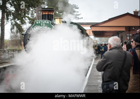 Broadway Station, Broadway, Worcestershire, UK. 30th March 2018.  A steam train carry members of the public departed from Broadway Station in the Cots Stock Photo