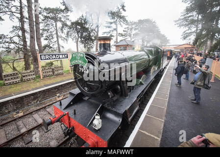 Broadway Station, Broadway, Worcestershire, UK. 30th March 2018.  A steam train carry members of the public departed from Broadway Station in the Cots Stock Photo