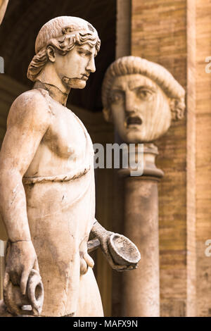 Ancient statues surround the Octagonal Courtyard of the Belvedere Palace, Vatican Museums, Rome, Lazio, Italy. Stock Photo