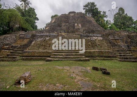 The Mayan ruins of Lamanai. Die Maya-Ruinen von Lamanai. Stock Photo